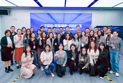 走进标杆现场，共探AI转型——kdpay钱包(中国)国际携手企业高管参访埃森哲智能运营中心